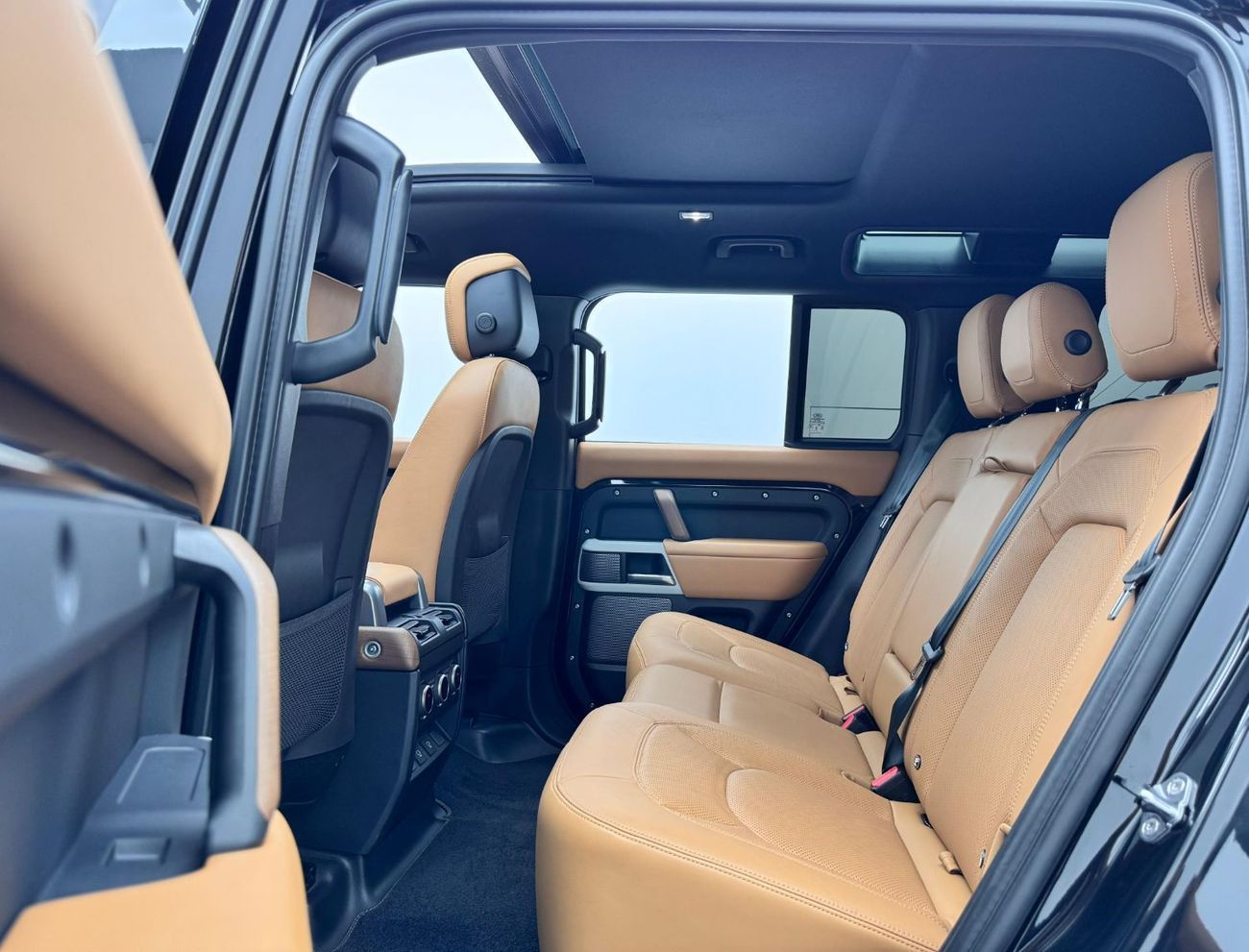 Land Rover Defender P400 110 HSE 3.0L (5 Seater) 2024 Land Rover Defender HSE P400 110, 2028 Land Rover Warranty + Servi