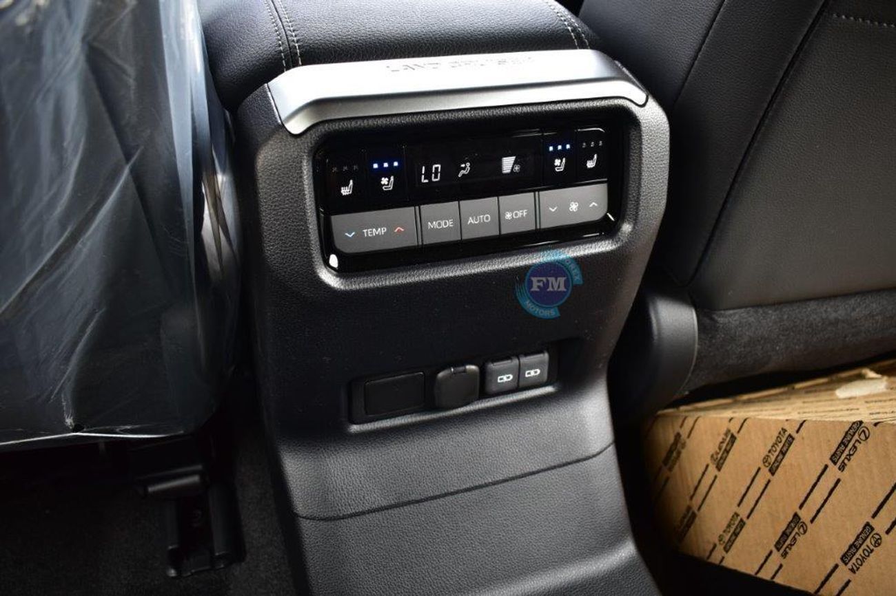 تويوتا برادو Luxury 2.4L Petrol 7 Seat Automatic