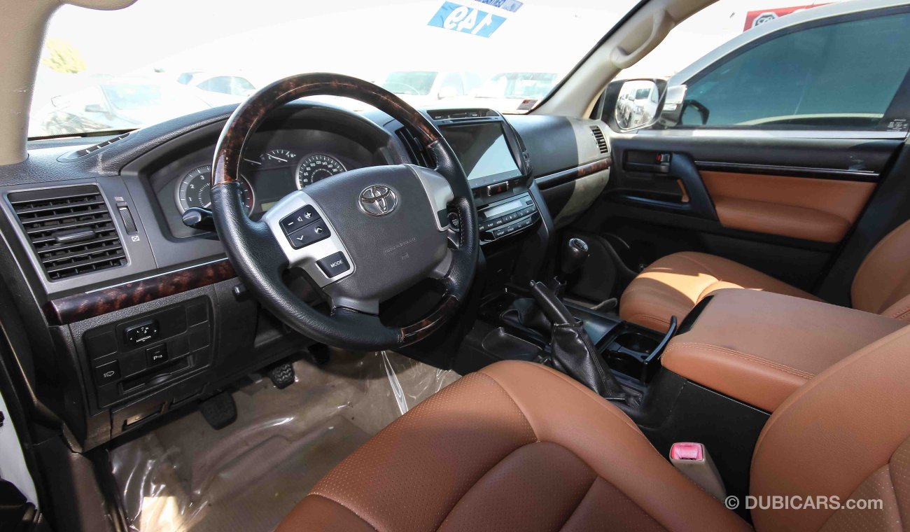 Toyota Land Cruiser V6 with 2017 design body kit