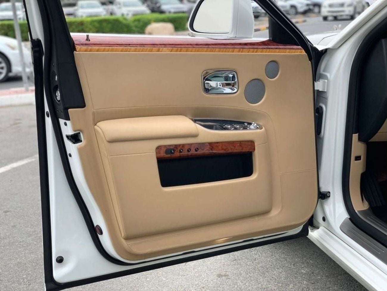 Rolls Royce Ghost SWB EWB 6.6L GCC SPEC NEAT AND CLEAN