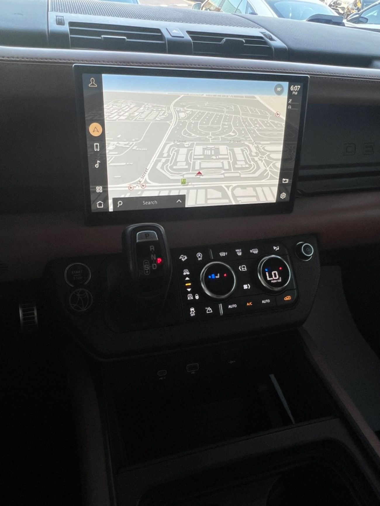 لاند روفر ديفندر P400 110 X 3.0L (5 Seater)