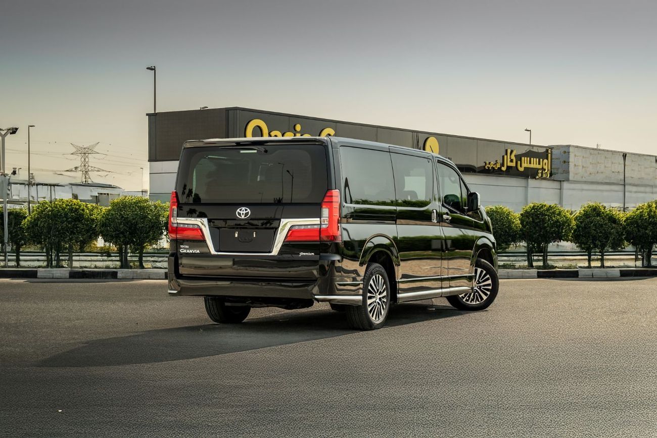 Toyota Granvia 3.5L Premium Premium 2023 3.5L V6 Full Service History GCC