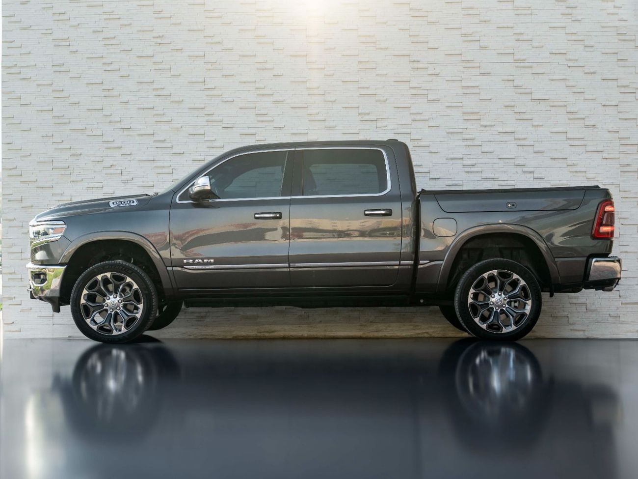 RAM 1500 Limited 5.7L (5 Seater)