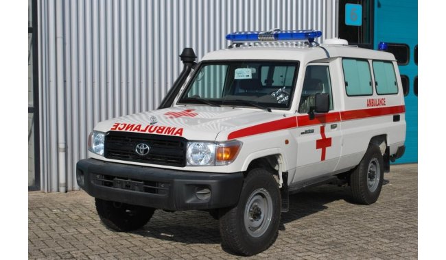 تويوتا لاند كروزر هارد توب Toyota LC78 Ambulance
