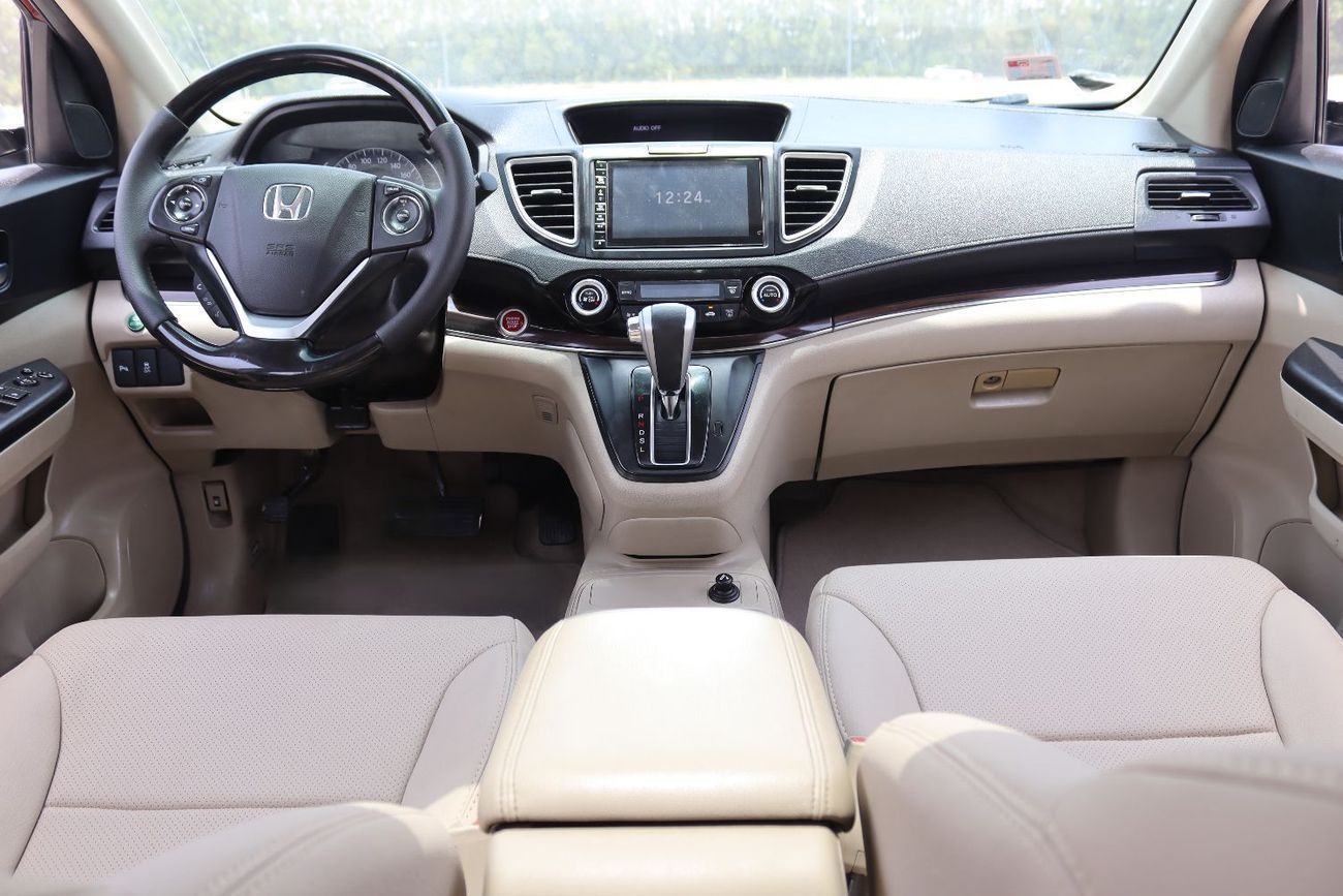 Honda CRV EX 2.4L HONDA CR-V - 2015 GCC edition, accident-free, in excellent condition with a mileage of 136,0
