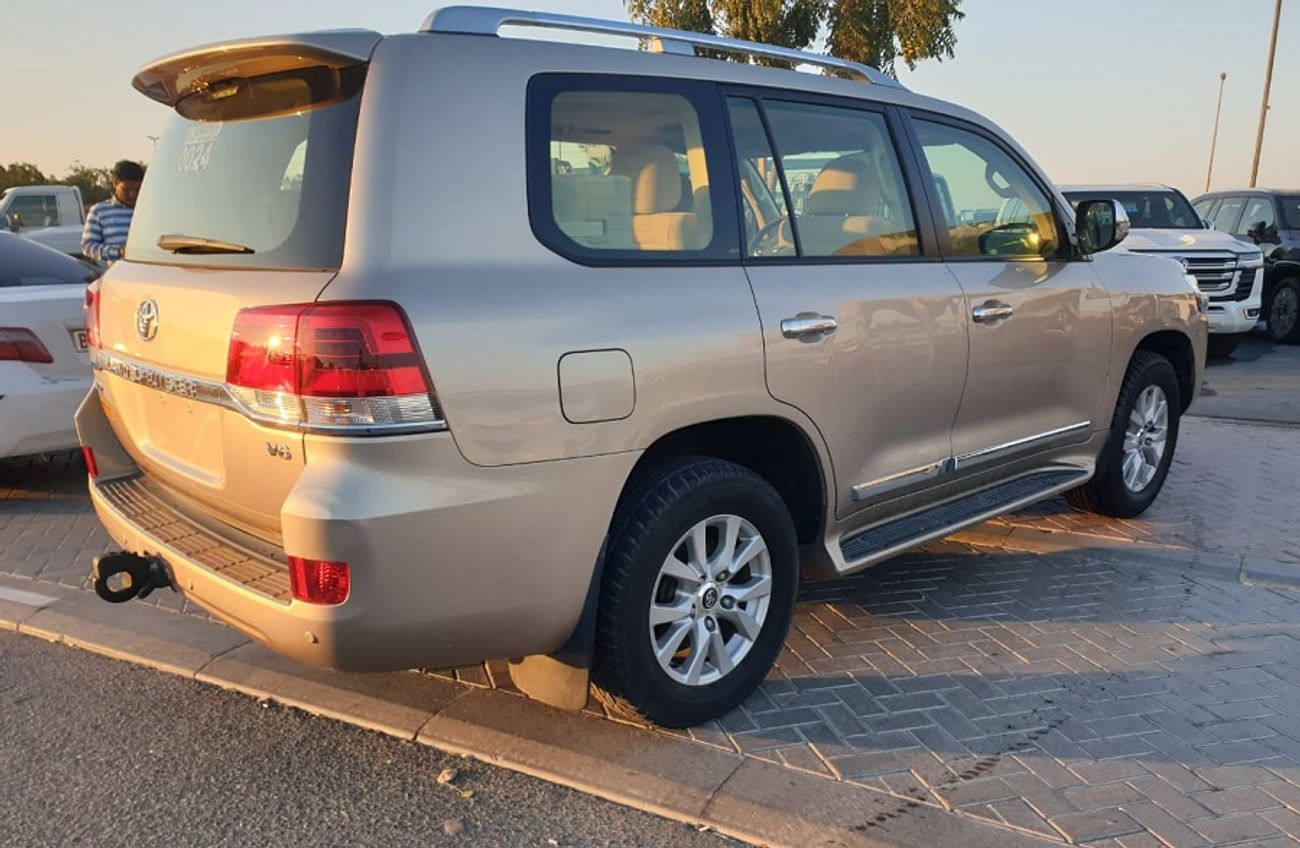 تويوتا لاند كروزر GXR - V6 - PETROL (FULL OPTION)