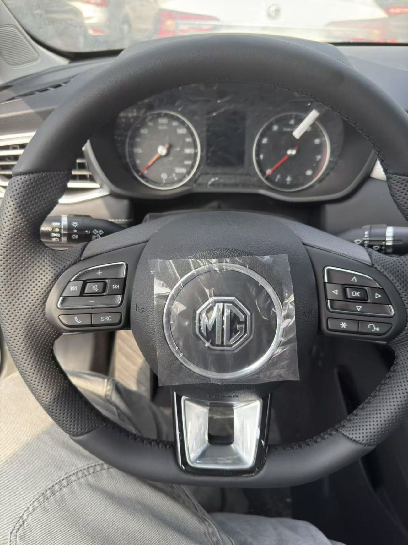 MG 5 DELUXE 1.5L A/T 2024 Full-option with Sunroof WHITE | Export or Wholesale