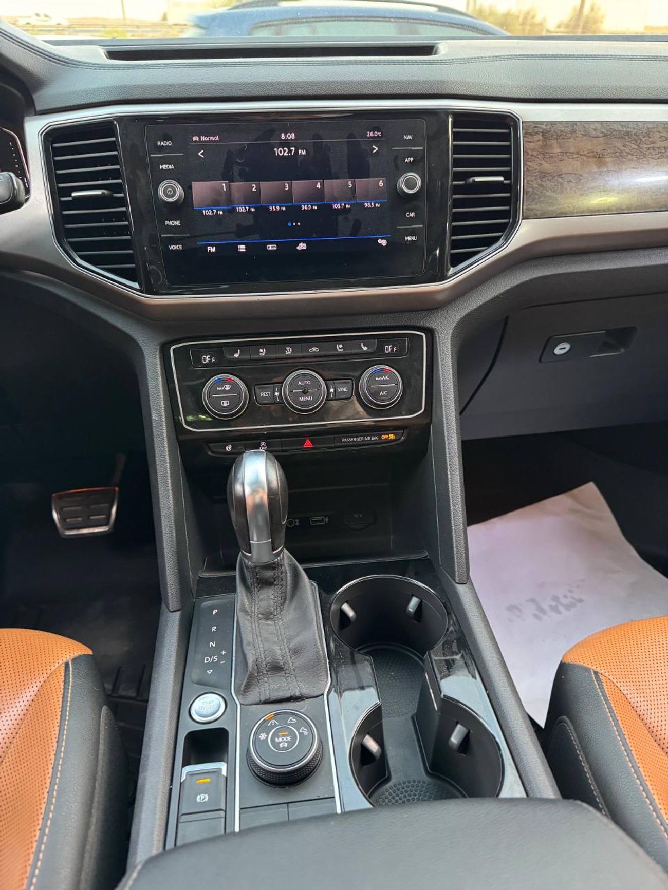 فولكس واجن اطلس R-LINE / 4MOTION / V6 3.6L / فتحة سقف بانورامية / بحالة ممتازة / رادار