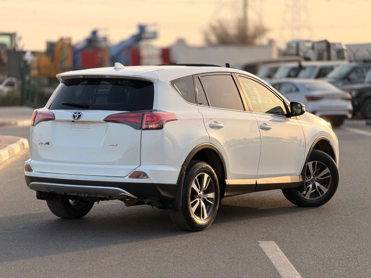 Toyota RAV4 XLE 2.5L / Sunroof, leather seats 2018 morel full option