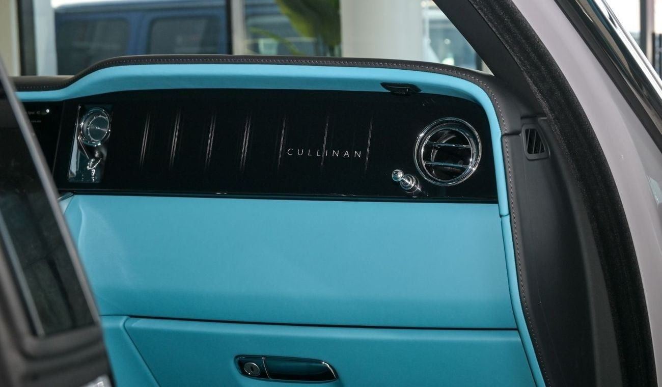 Rolls-Royce Cullinan Rolls Royce Cullinan Silver Badge | 2025
