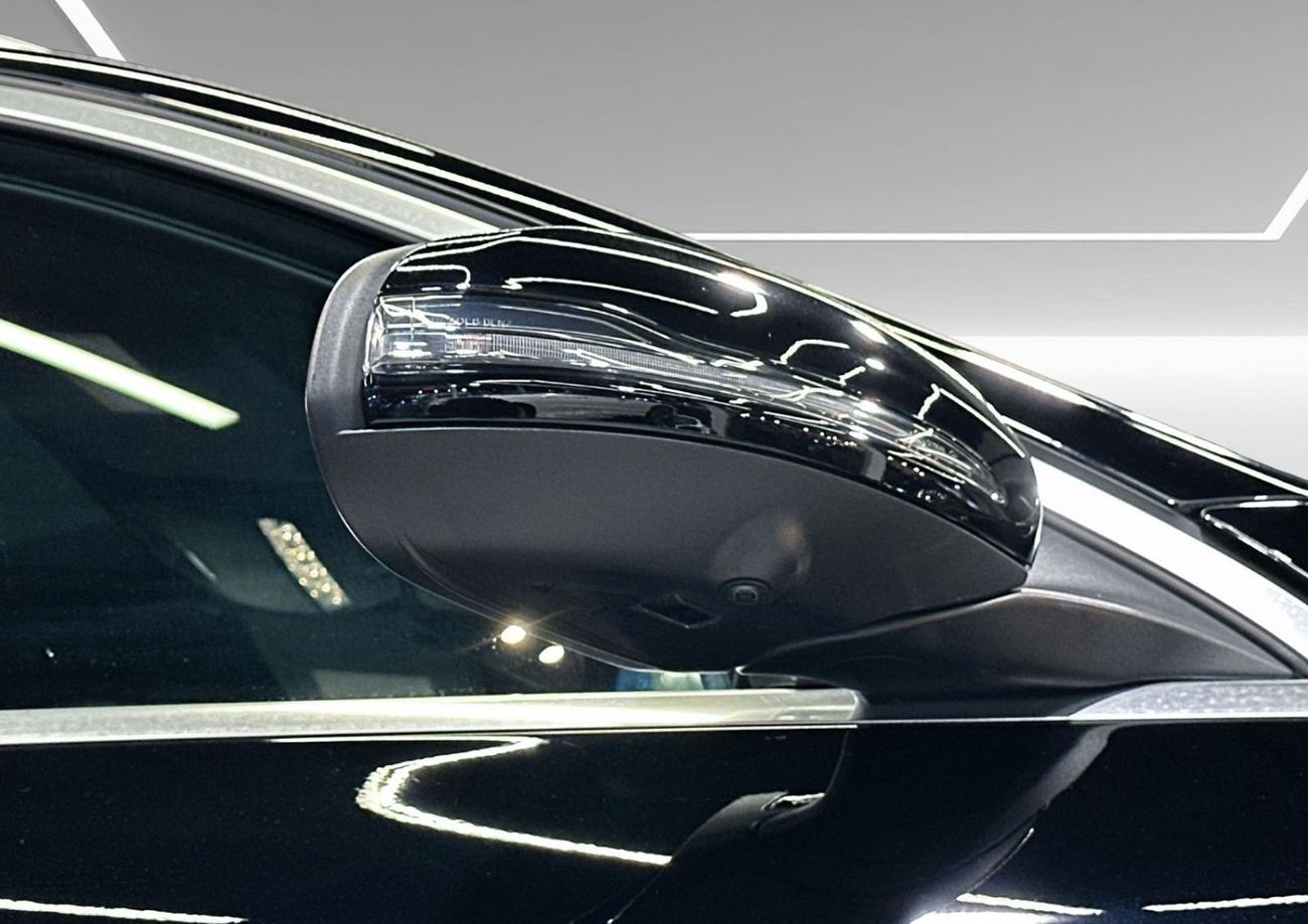 مرسيدس بنز GLC 300 4MATIC 2.0L