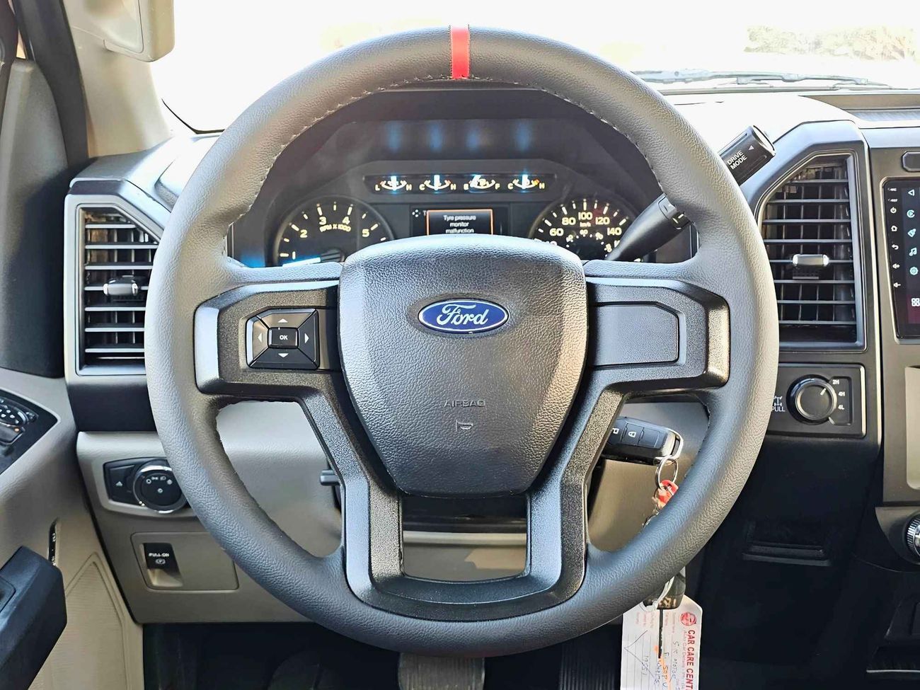 فورد F 150 XL/ GCC 4WD V8 5.0/ LOW MILEAGE/ METHOD RIMS/ NEW TYRES/ ROLL BAR/ LEATHER/ DVD CAMERA/ LOT#19551