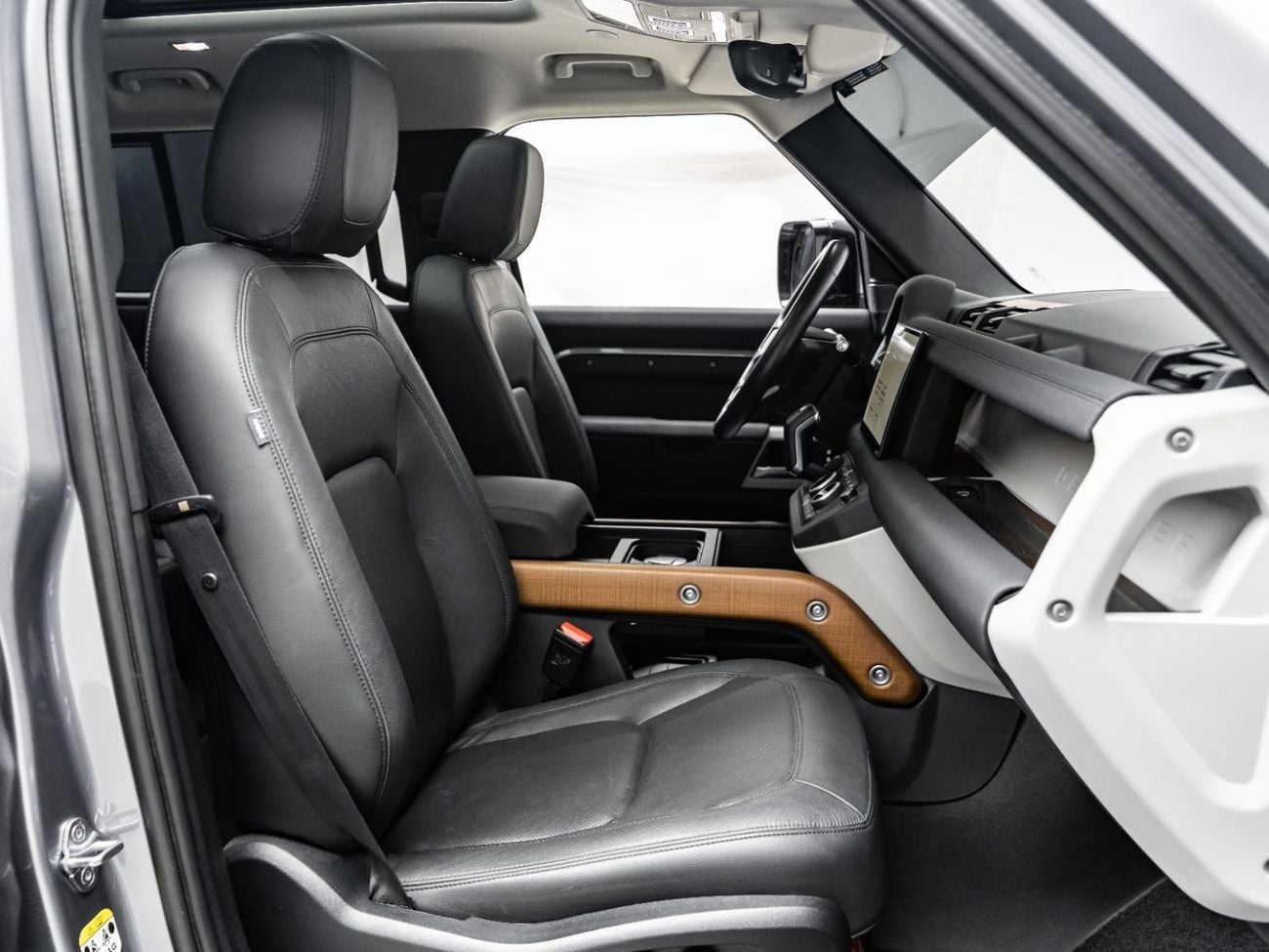 لاند روفر ديفندر 2023 Land Rover Defender 110 P300 SE, 2.0 TC I4 4WD, 300bhp, 8 Speed Auto