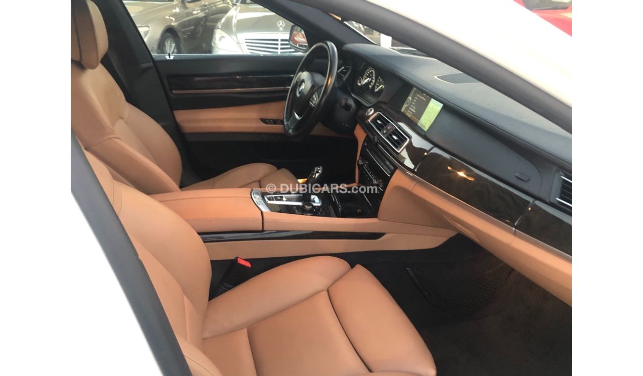 BMW 750Li BMW 750 model 2012 GCC car prefect condition full option sun roof leather seats back camera back air