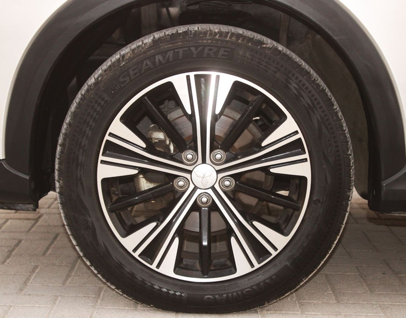 Mitsubishi Eclipse Cross GLS Mid Mitsubishi Eclipse Cross 2019 GCC, in excellent condition