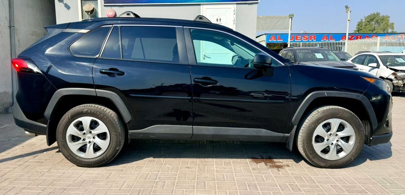 Toyota RAV4 LE 2.5L (219 HP)