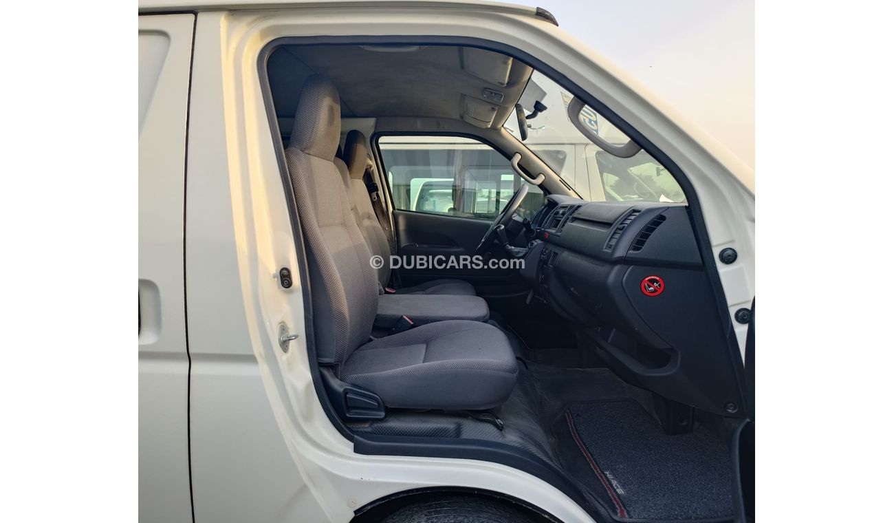 Toyota Hiace CARGO VAN / V4 / 2.7L / M/T / PATROL / NON ACCIDENT (LOT #  14643)