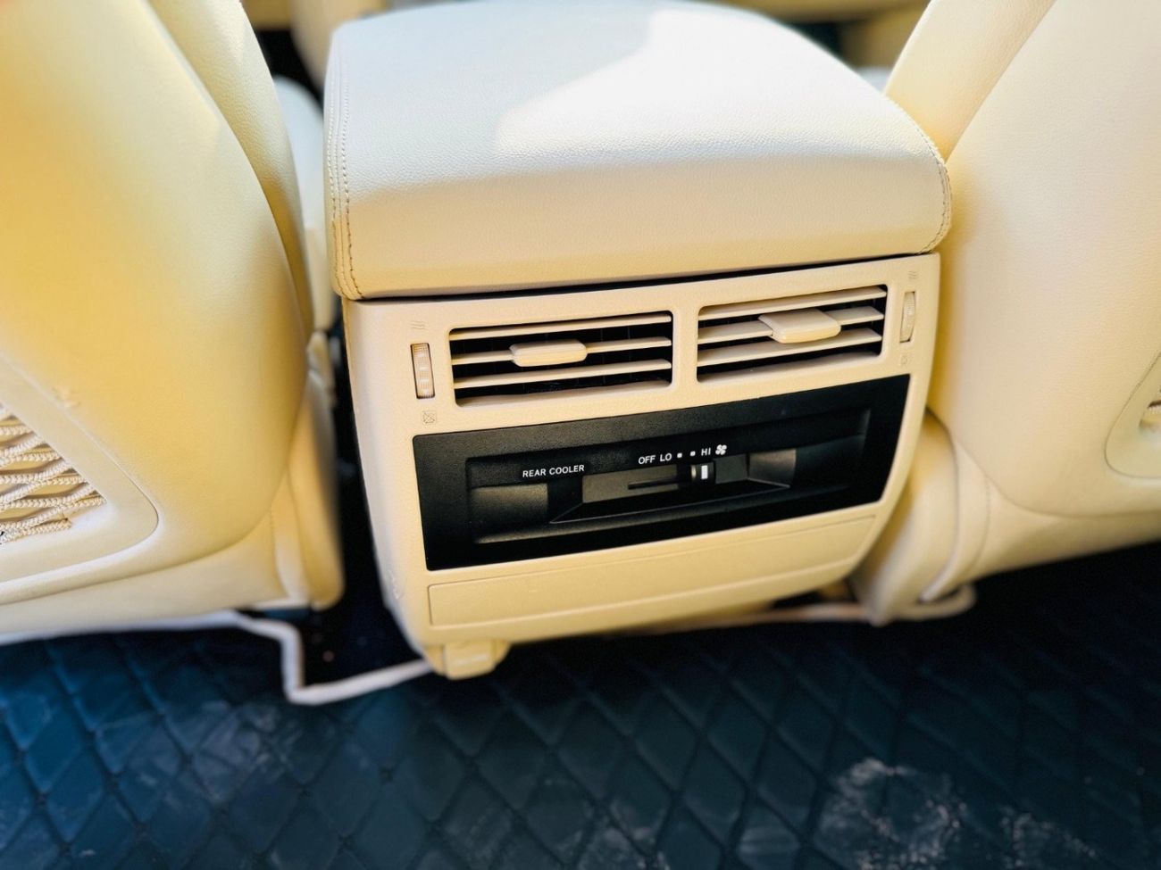 Toyota Land Cruiser Toyota Land Cruiser 2018 black color v6 full options