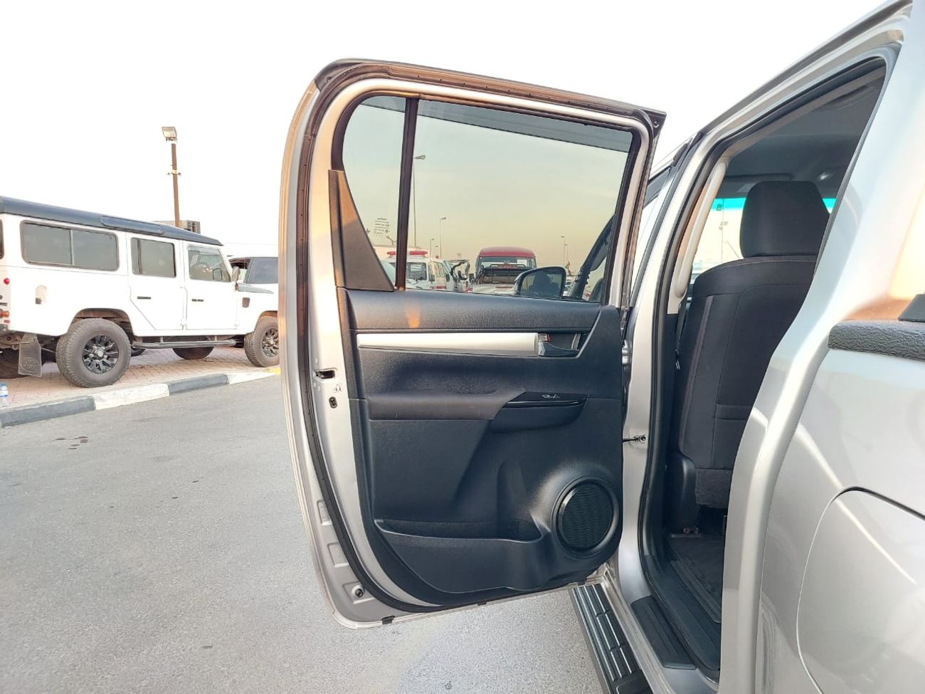 Toyota Hilux TOYOTA HILUX PICKUP RHD 2017 MODEL 2.8 L DIESEL AUTOMATIC(PM94124)