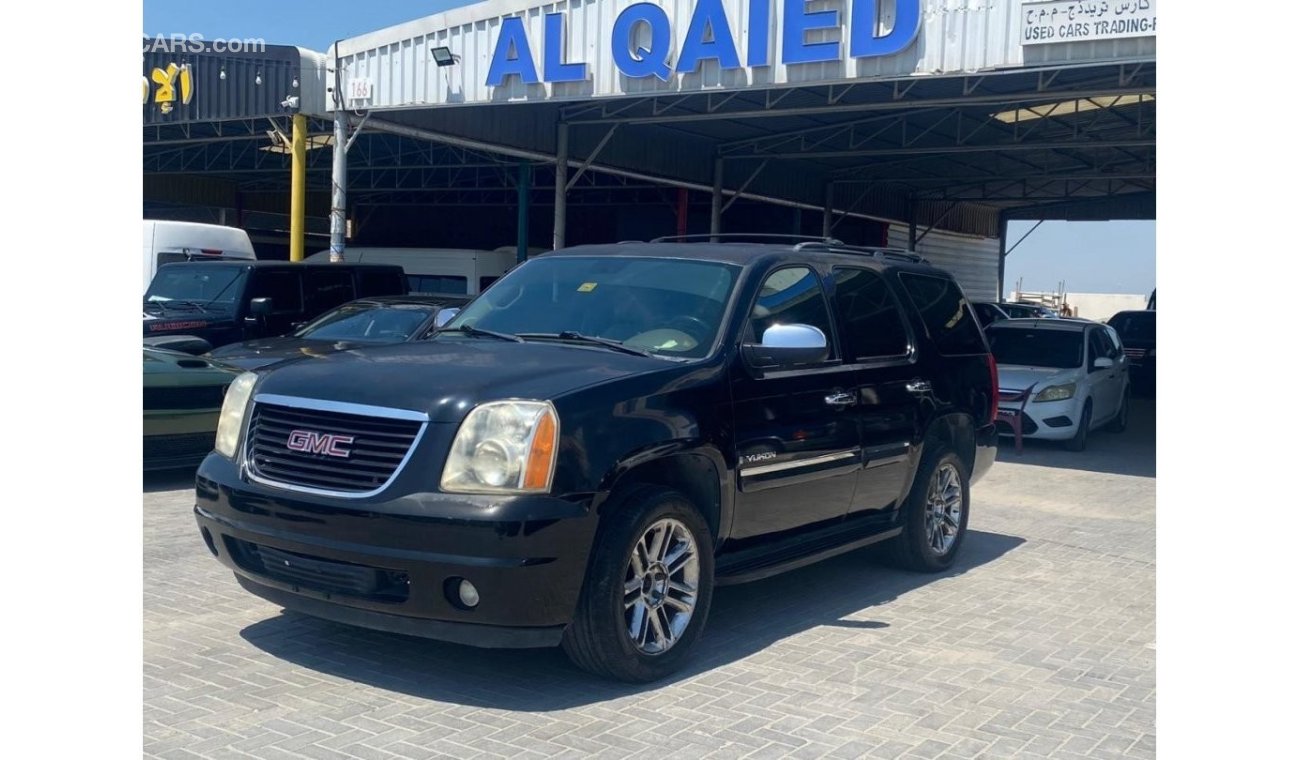 GMC Yukon 2009 GCC model, 8 cylinder, automatic transmission, odometer 330000km