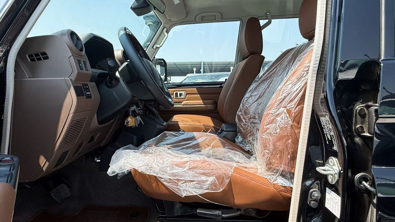 تويوتا لاند كروزر 70 TOYOTA LAND CRUISER HARD-TOP (70 SERIES) A/T 4.0L - 2025