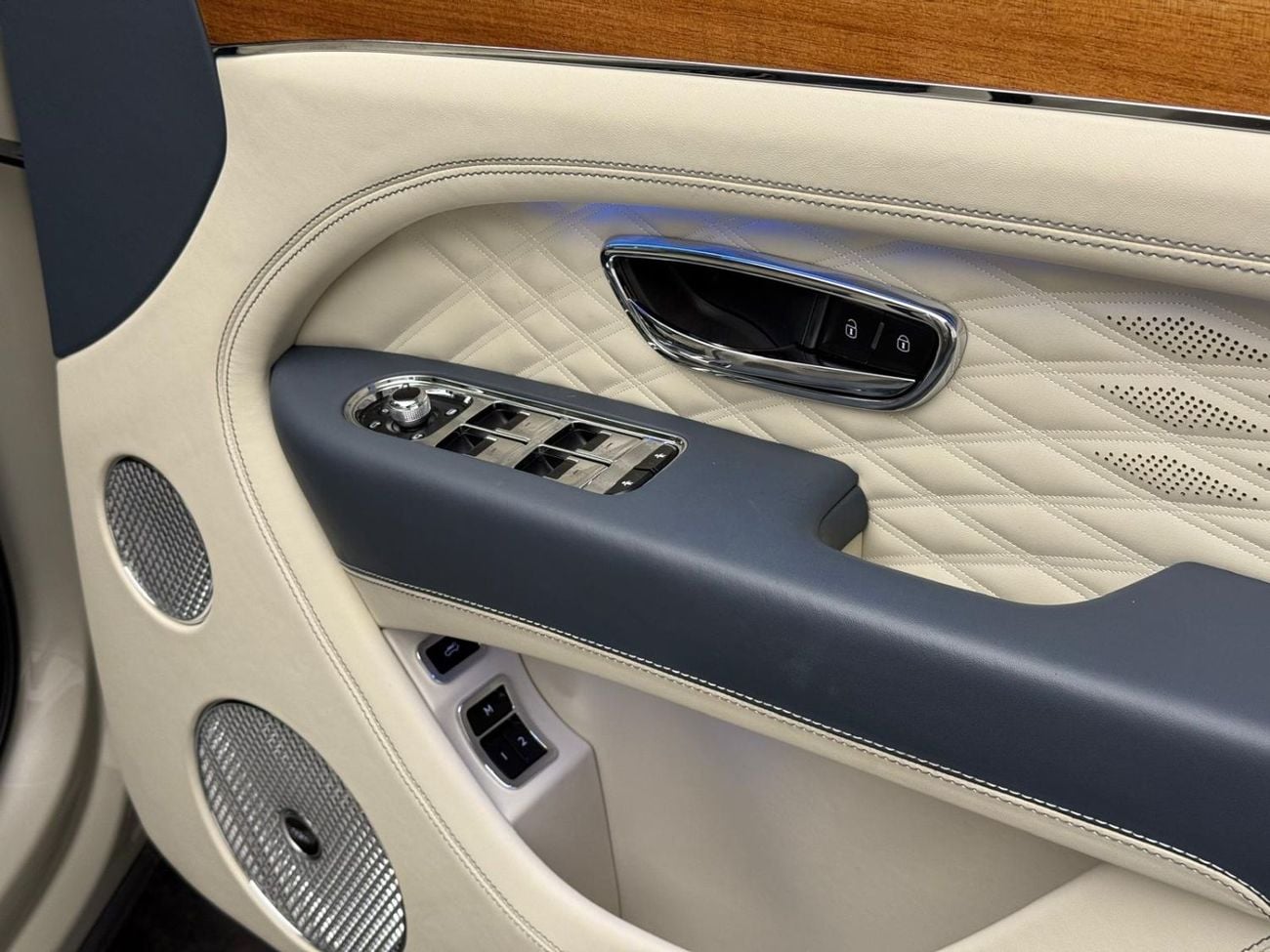 Bentley Bentayga AZURE