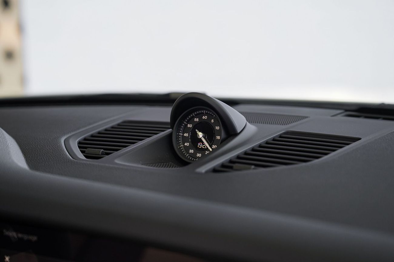 Porsche 911 Carrera 4 3.0L (444 HP) Convertible