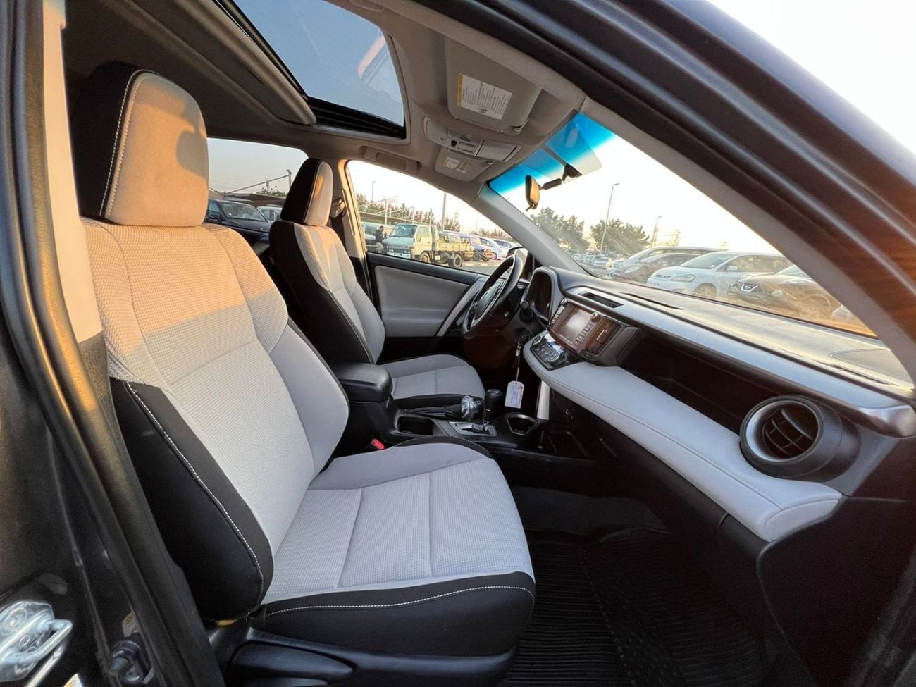 Toyota RAV4 2017 TOYOTA RAV4 XLE / AWD / MID OPTION