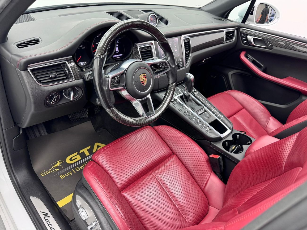 بورش ماكان GTS 3.0L (360 HP) 2017 Porsche Macan GTS, Service History, Excellent Condition, Low Km, GCC