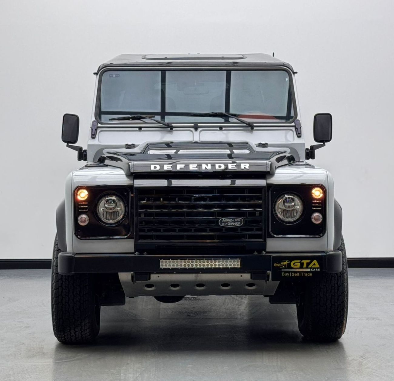 لاند روفر ديفندر 2016 Land Rover Defender 90, Full Land Rover Service History, Excellent Condition, Manual, GCC