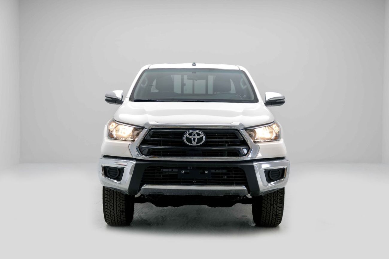 تويوتا هيلوكس 2.7L - Super White Inside Red | Export Only