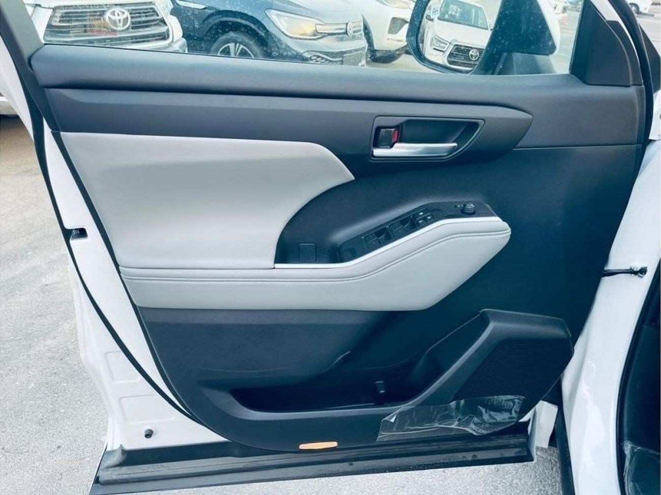 تويوتا هايلاندر TOYOTA HIGHLANDER GLE 2.5L HYBRID 2024 MODEL pearl white
