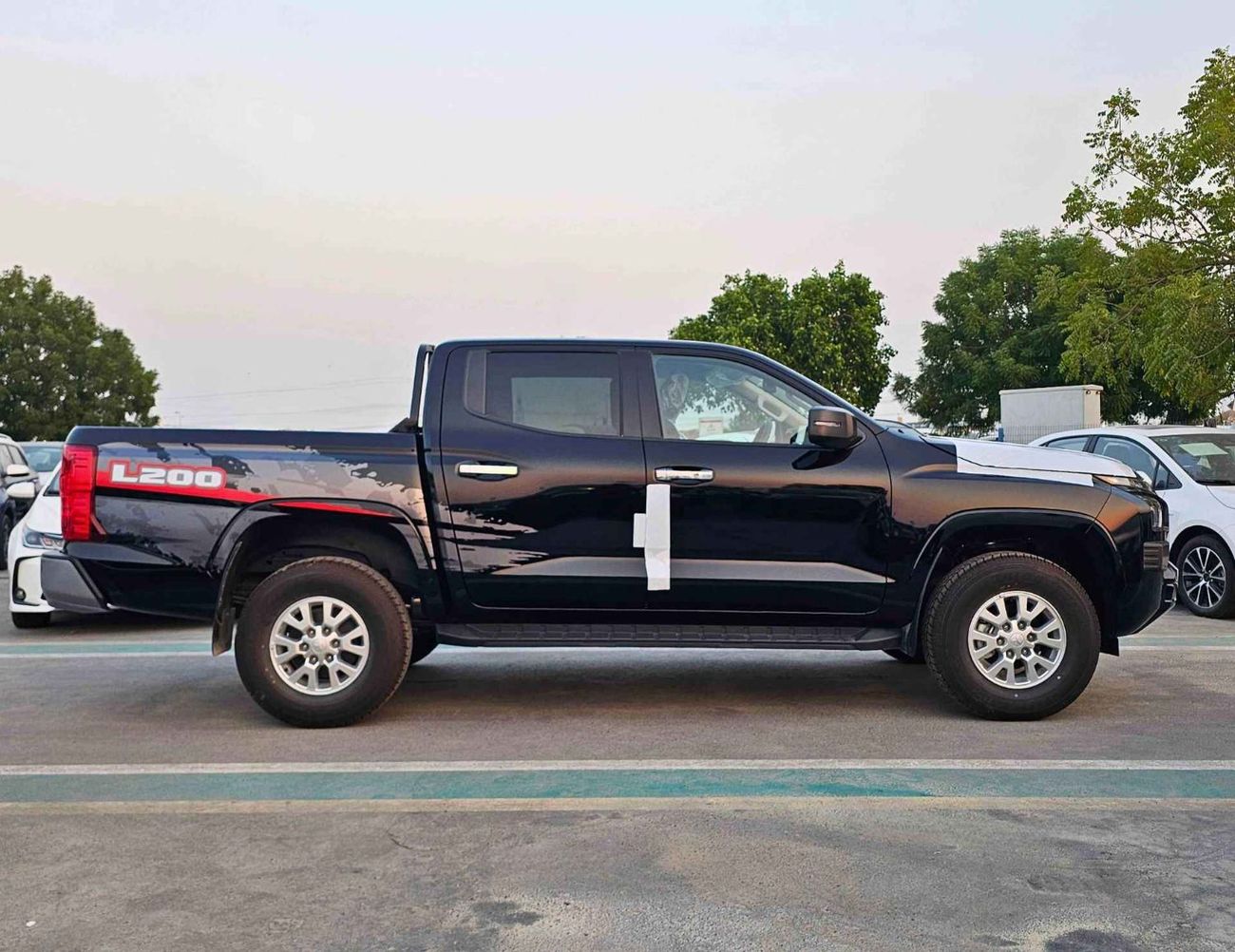 ميتسوبيشي L200 GLX / DOUBLE CABIN / 2.4L V4 PETROL / DVD CAMERA / ALLOY RIMS (CODE # GLXP)