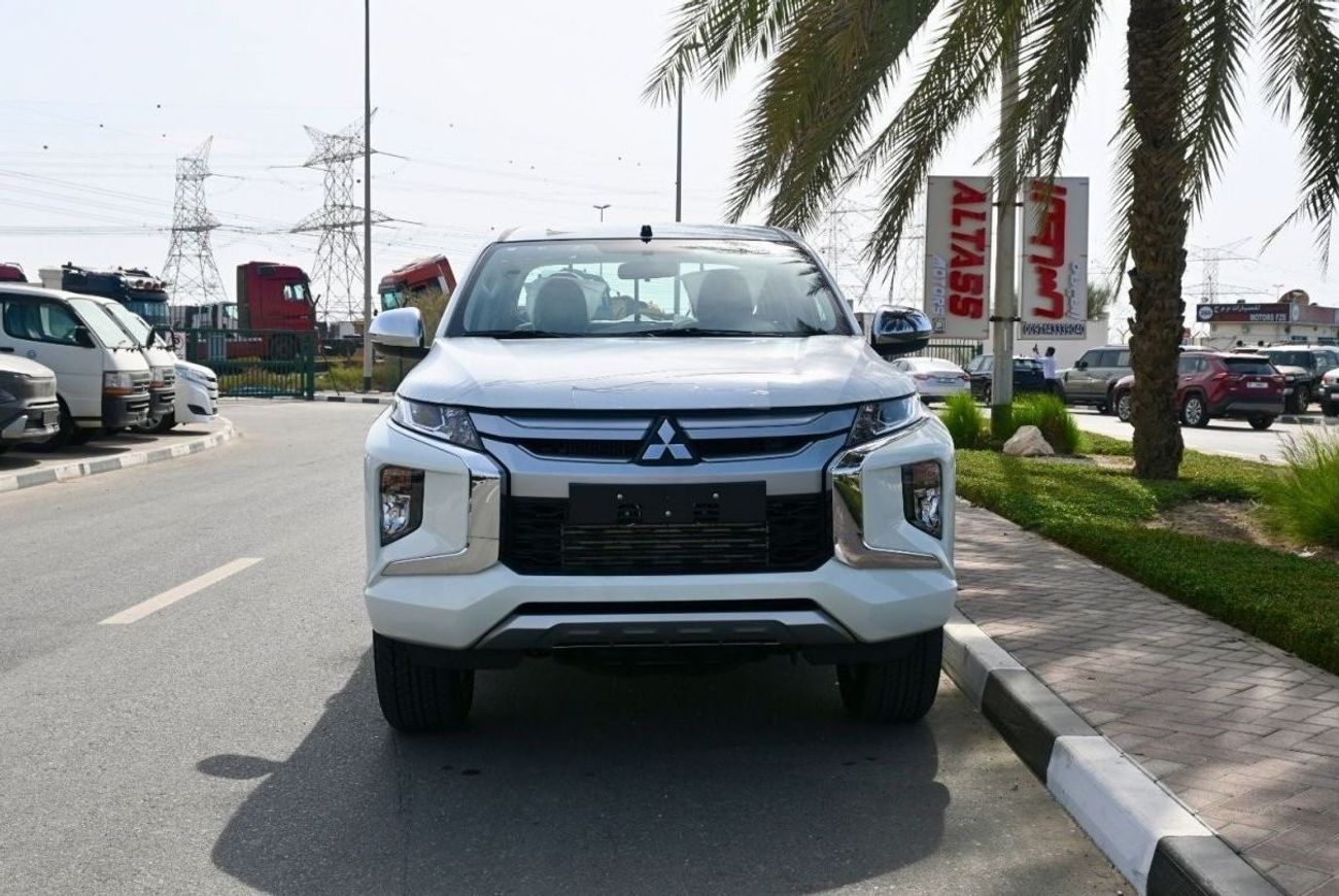 ميتسوبيشي L200 ميتسوبيشي L200 موديل 2023 ديزل 2.4 لتر ناقل حركة أوتوماتيكي أبيض من الخارج رمادي من الداخل