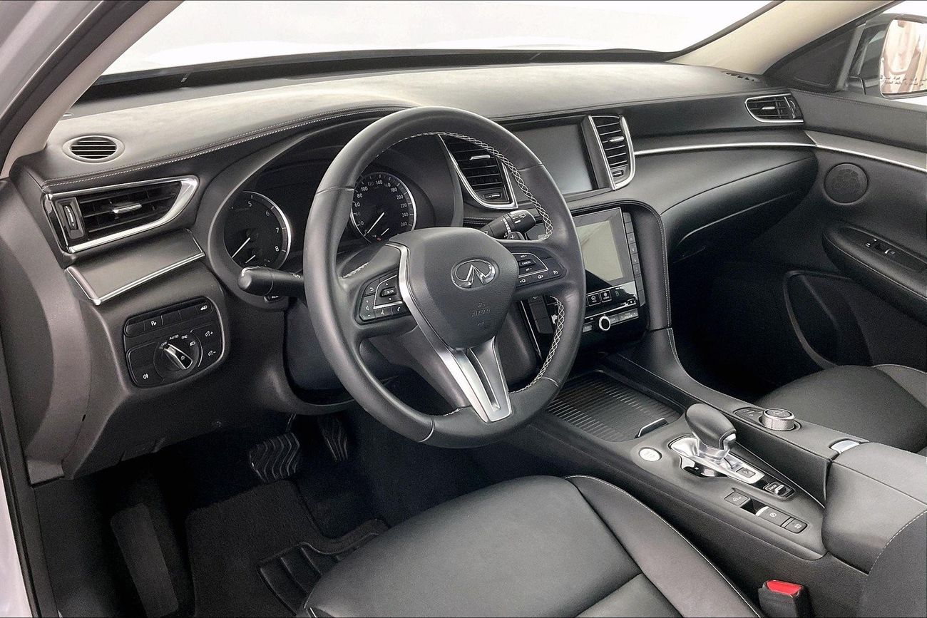 إنفينيتي QX50 Luxe | عرض العيد الحصري | خالية من أضرار الفيضانات