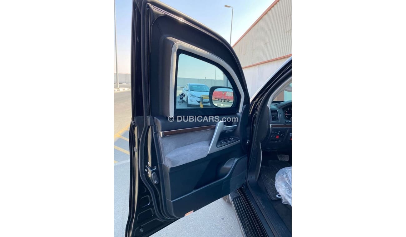 Toyota Land Cruiser Armoured B7