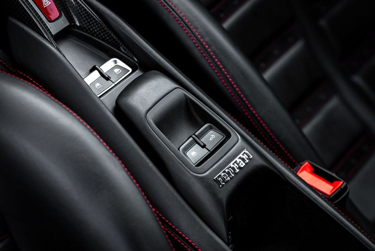 فيراري ف ٨ سبيدر Service History