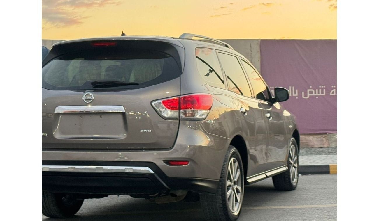 Nissan Pathfinder Platinum 3.5L In excellent condition and requires no expenses