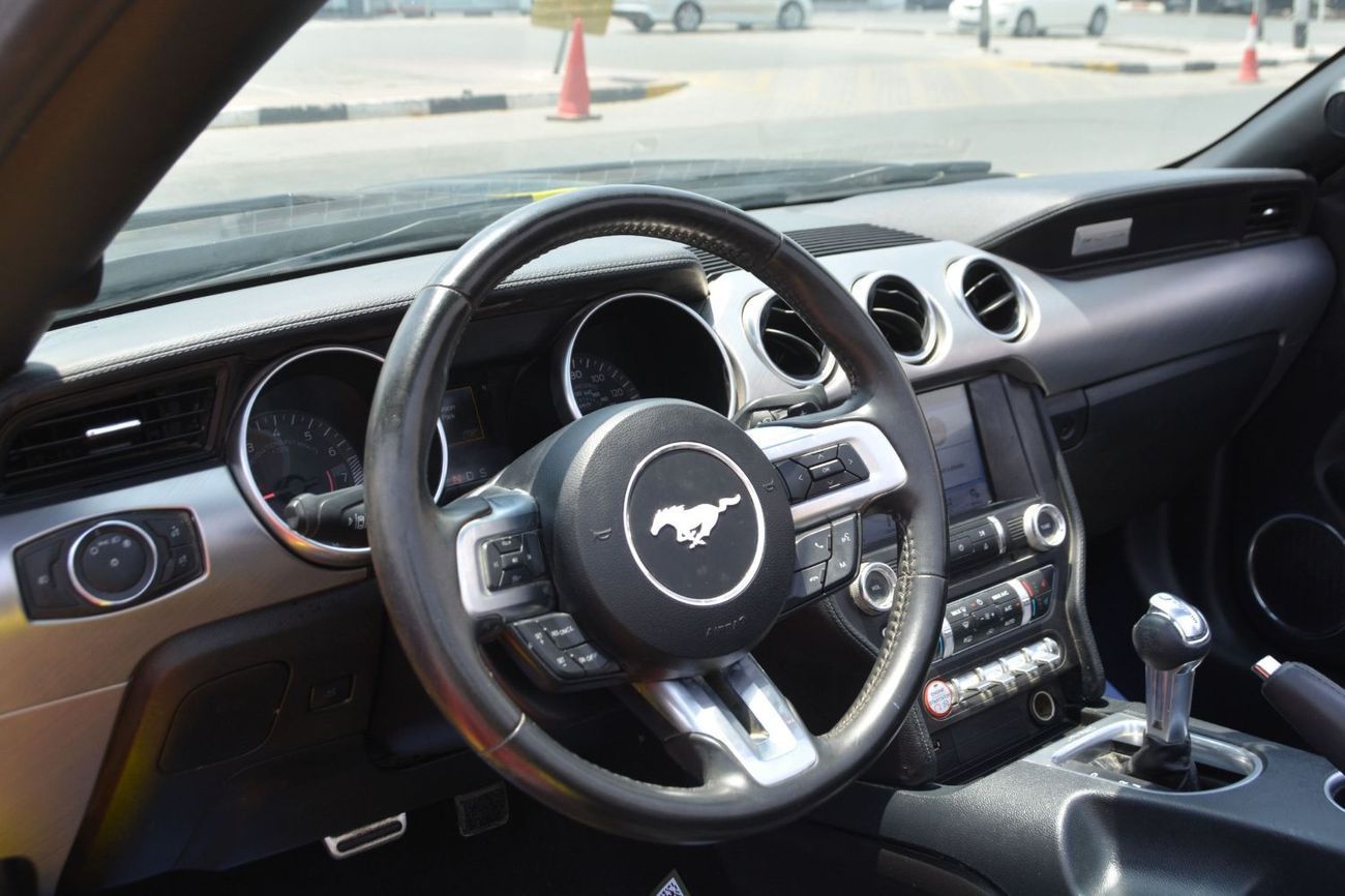 فورد موستانج MUSTANG -CONVERTIBLE- ATTRACTIVE SHAPE AND COLOR //IN VERY GOOD CONDITION