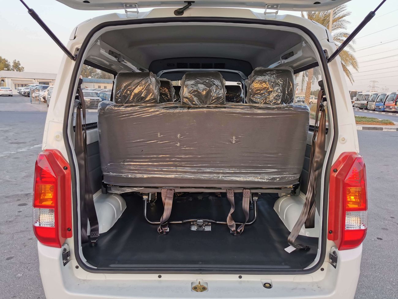 فيكتوري V2 MINI BUS | 07 SEATER | M/T | MY2022