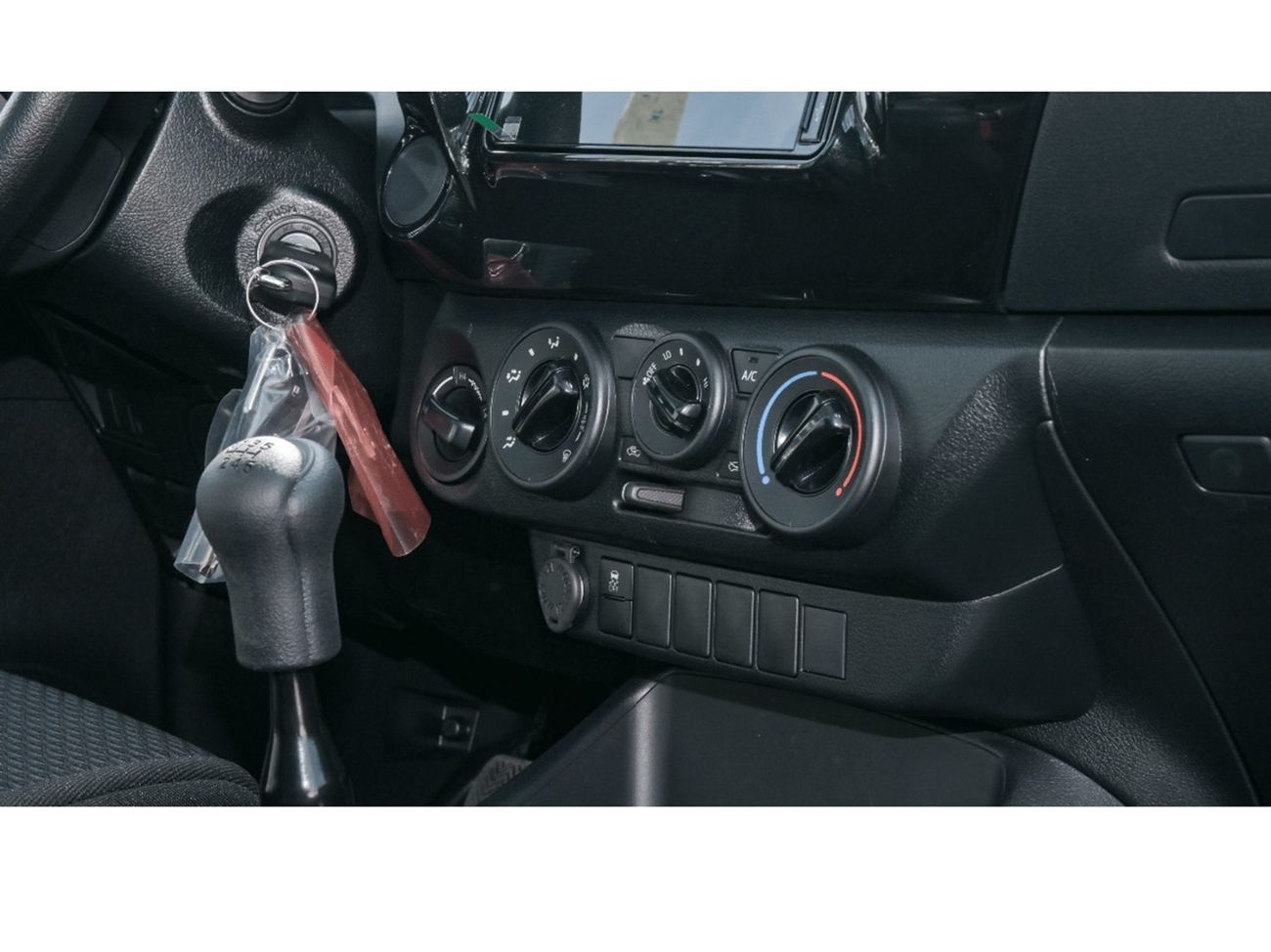 Toyota Hilux ECT0094 - Toyota Hilux SCab DLX - 2.4L Dsl Mt 4wd - White/Red