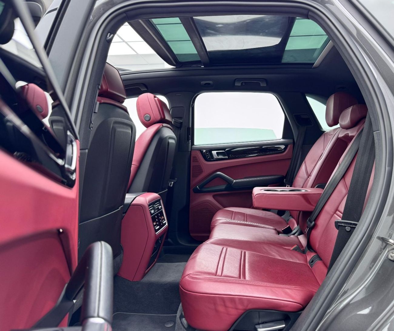 Porsche Cayenne Std 3.0L (340 HP) 2020 Porsche Cayenne, Warranty, Full Porsche Service History, Excellent Condition,