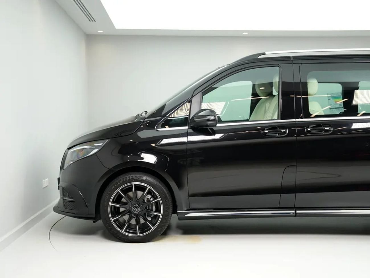 Mercedes Benz V300 AVANTGARDE BRABUS V300 EXTRA-LONG | GCC SPECS | DEALER WARRANTY