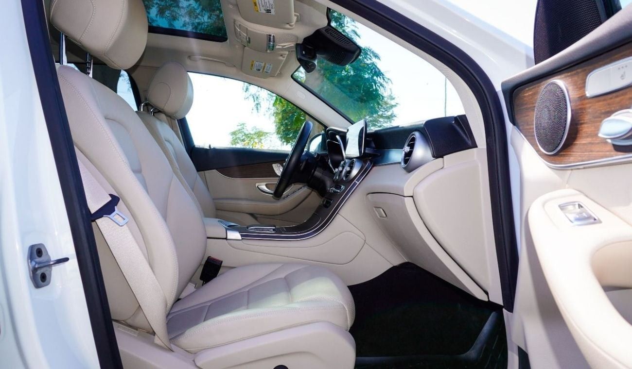 مرسيدس بنز GLC 300 4MATIC 2.0L Mercedes GLC300 AMG  OFFER PRICE 2022 FULLY LOADED