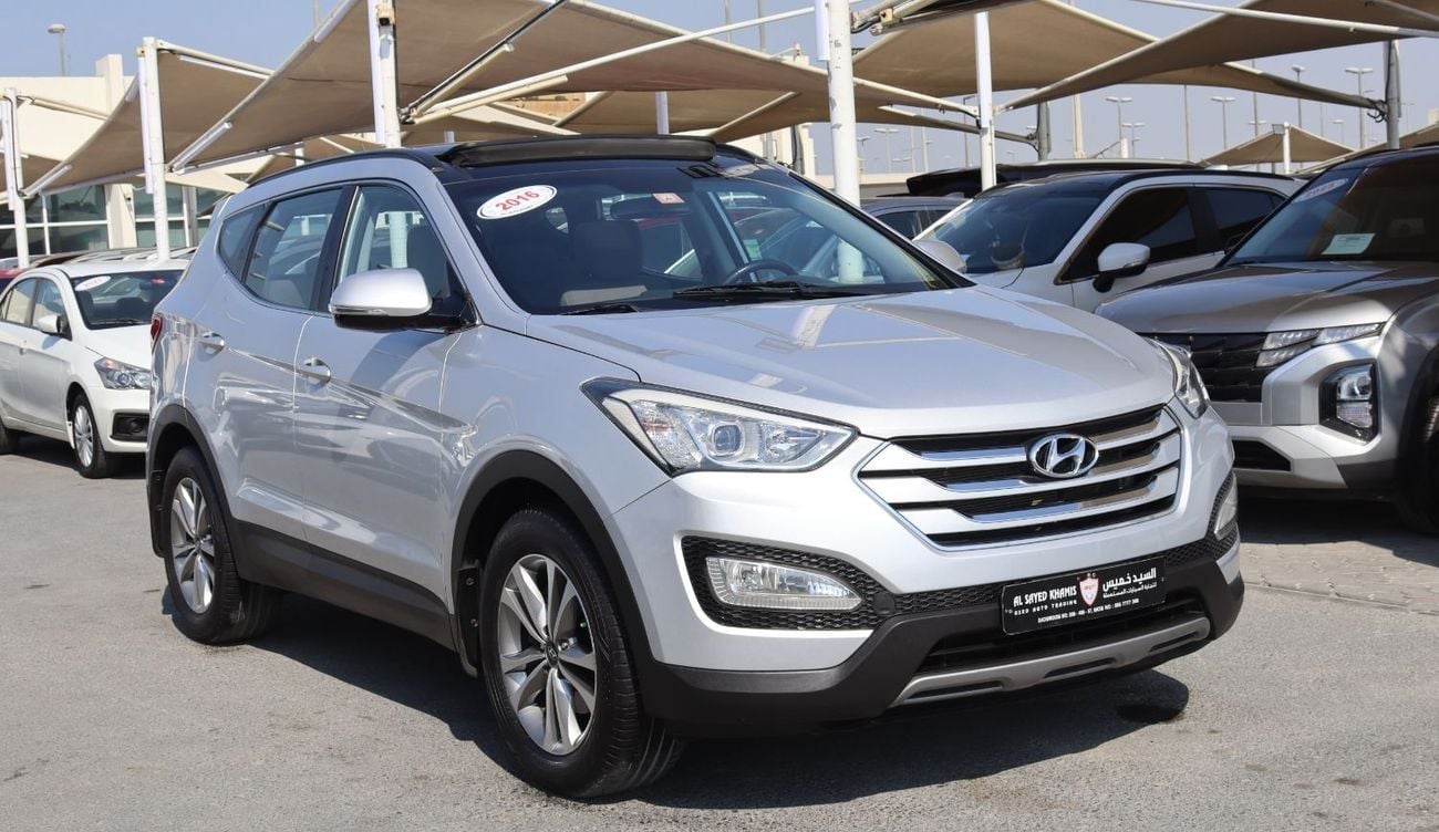 Hyundai Santa Fe GL 2.4L AWD Hyundai Santa Fe 2016, GCC car, in excellent condition, 7 seats, 2.4L, panoramic roof