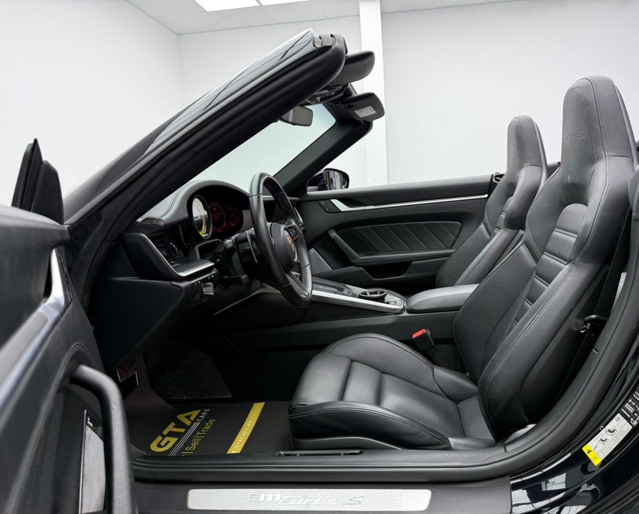 بورش 911 Turbo S 3.8L (640 HP) Convertible 2024 Porsche 911 Turbo S, 2029 Porsche Warranty + Service Pack, Ve