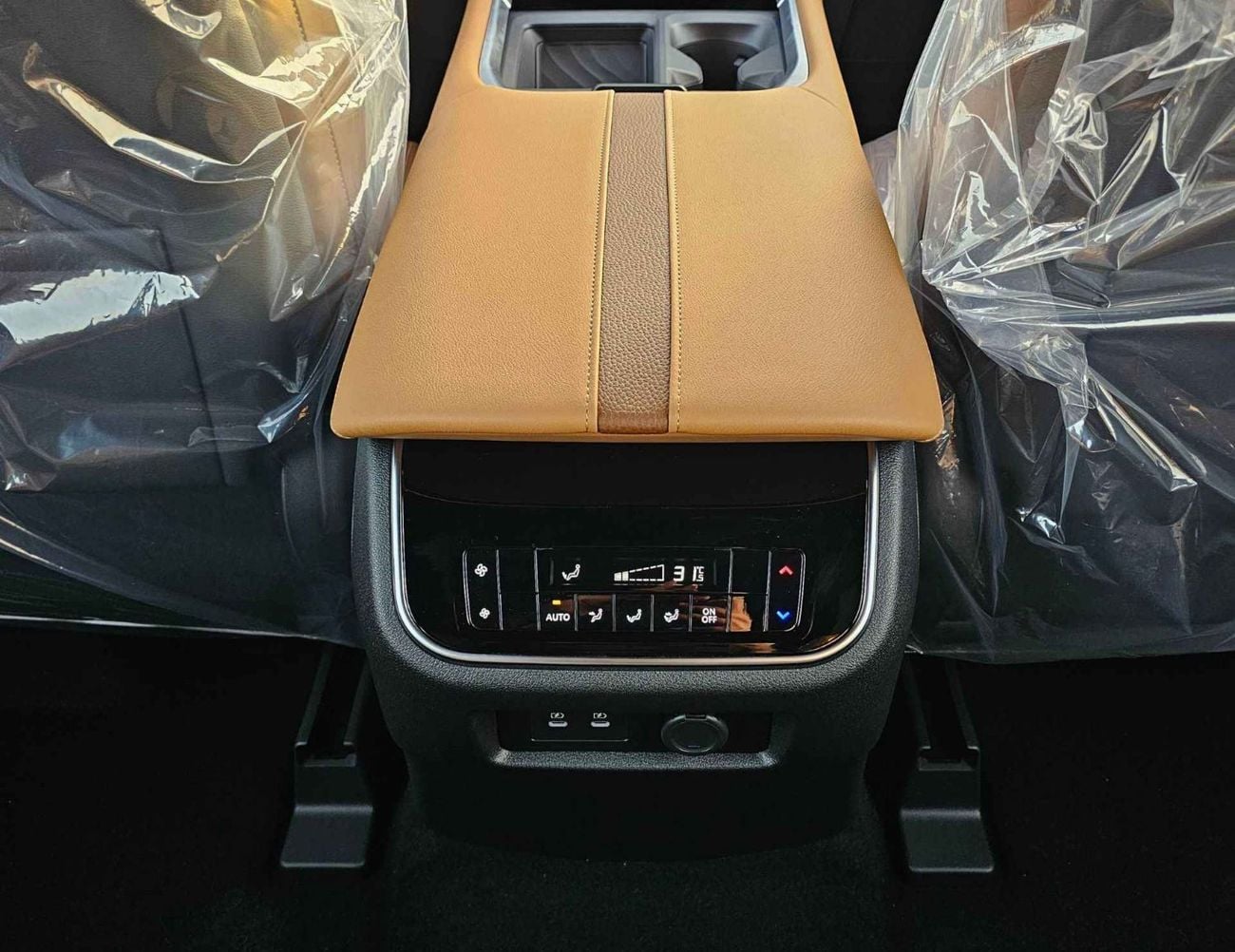 نيسان باترول LE PLATINUM TWIN TURBO / 3.5 V6 PETROL /FULL OPTION WITH RR ENTERTAINMENT SCREEN (CODE#LE PLATINUM)