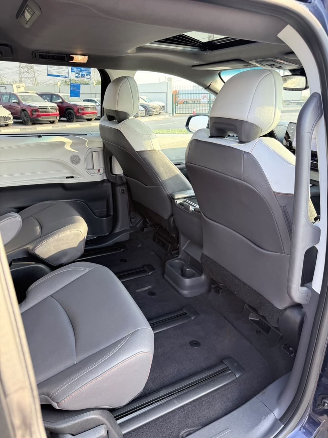Toyota Sienna XLE hybrid 2.5 L premium