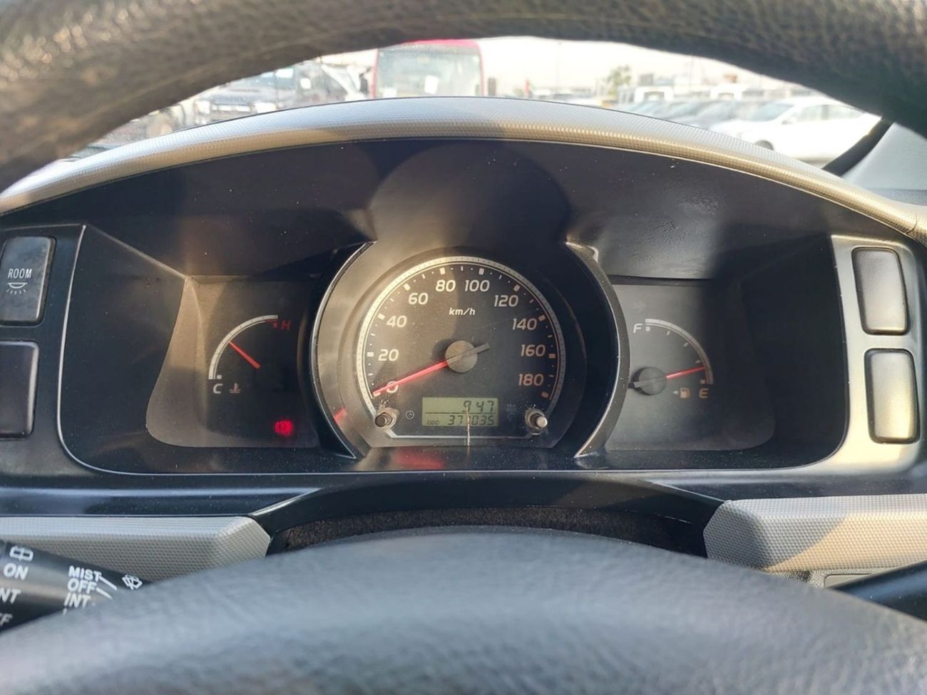 Toyota Hiace TOYOTA HIACE COMMUTER VAN RHD 2005 MODEL 2.5 L DIESEL MANUAL(PM07223)