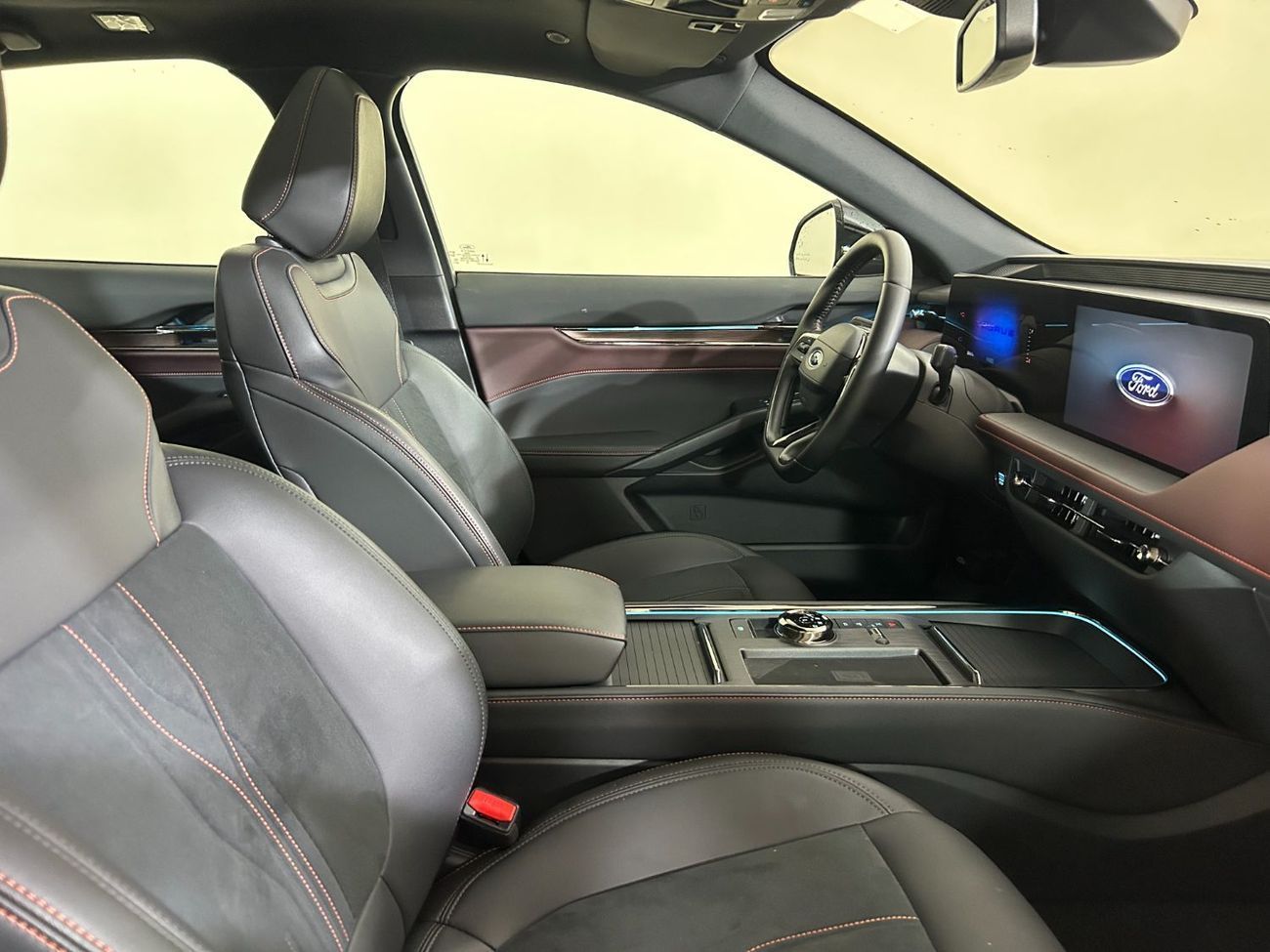 فورد توروس TPC3225H TAURUS TITANIUM 1.5L I4 FHEV / AL TAYER MOTORS / AL QOUZ SHOWROOM